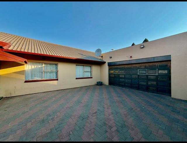 5 BEDROOM HOUSE FOR SALE IN VANDERBIJLPARK SE 6